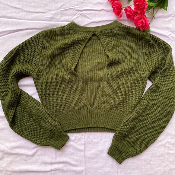 Lulus Sweaters - Dark Green Lulus cropped sweater with back detail